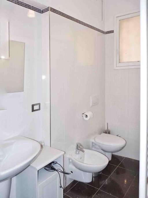 Bright Channel View Apartment Venice